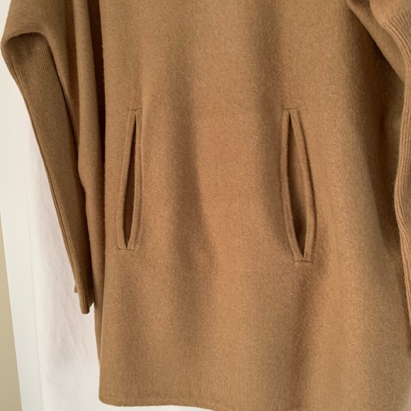 Garnet Hill camel wool/cashmere blend oversized turtleneck sweater - Picture 4 of 8